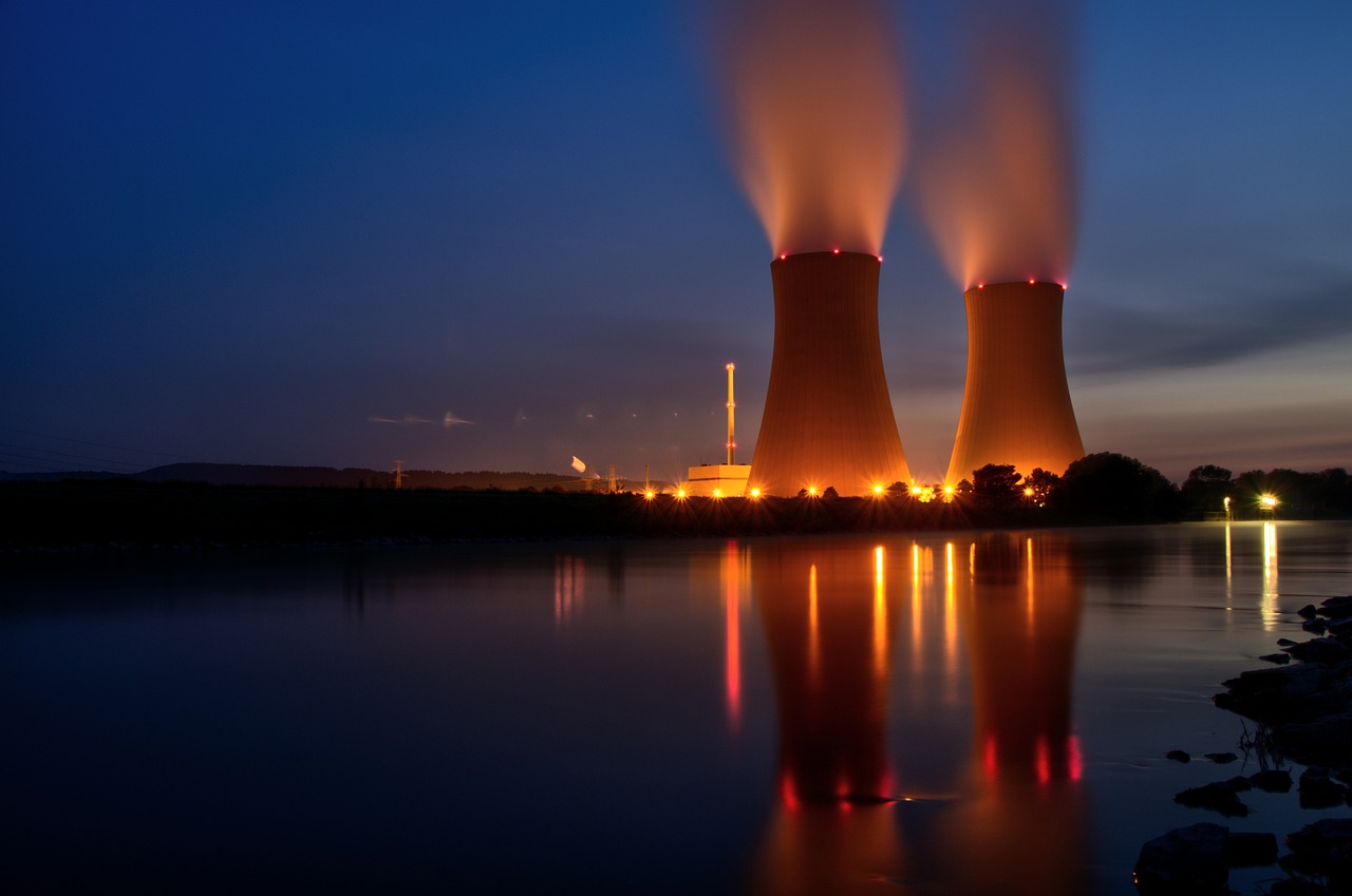 Per nucleare occorrono risposte chiare a domande ed evitare sfida assurda con rinnovabili. Eccole